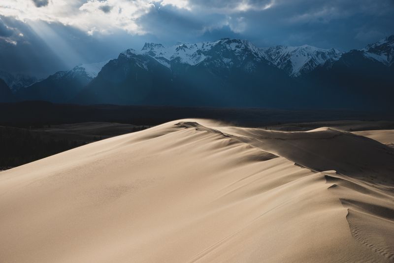 горы, пустыня, песок, барханы, дюна, чарскиепески, облака, солнце, ветер, буря, mountains, desert, sand, dune, clouds, sun, wind, sandstorm Луч светаphoto preview