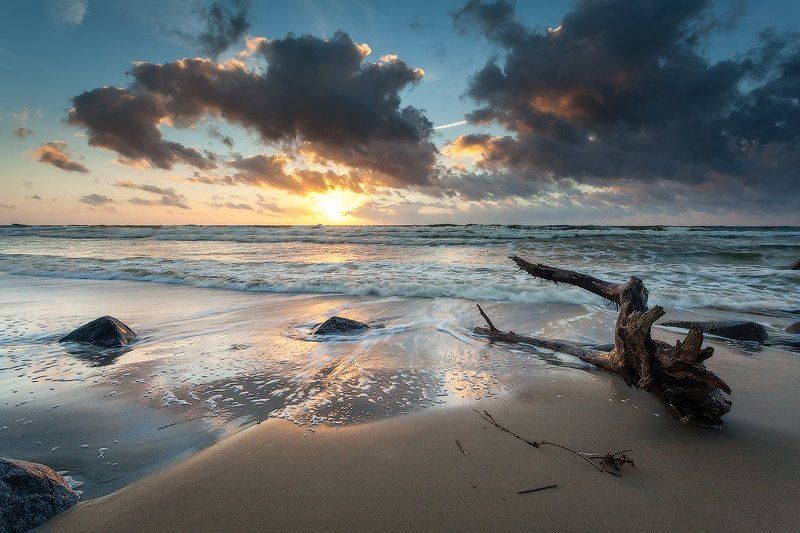 Стоя на берегуphoto preview