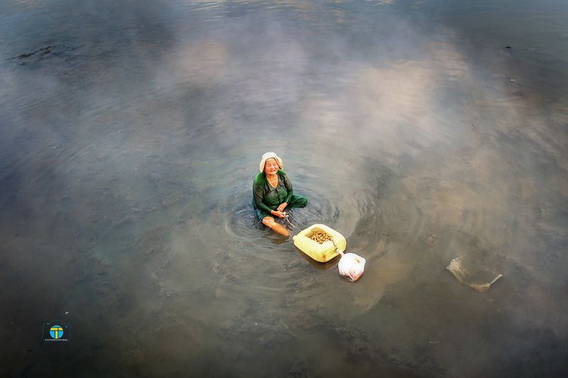women under the bridgephoto preview