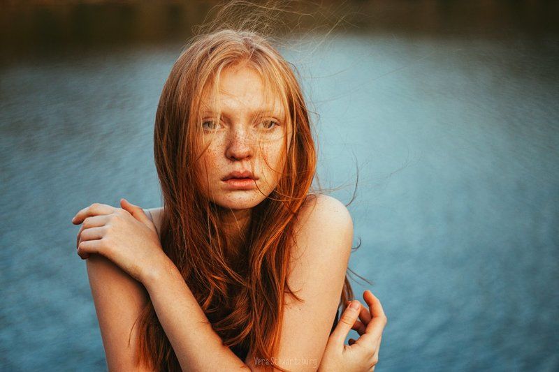 рыжие, озеро, октябрь, осень, портрет, девушка Портрет юной осениphoto preview