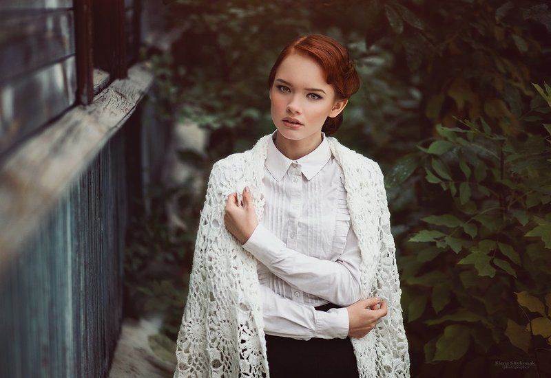 платок. девушка, дом, природа. ретро, винтаж ***photo preview