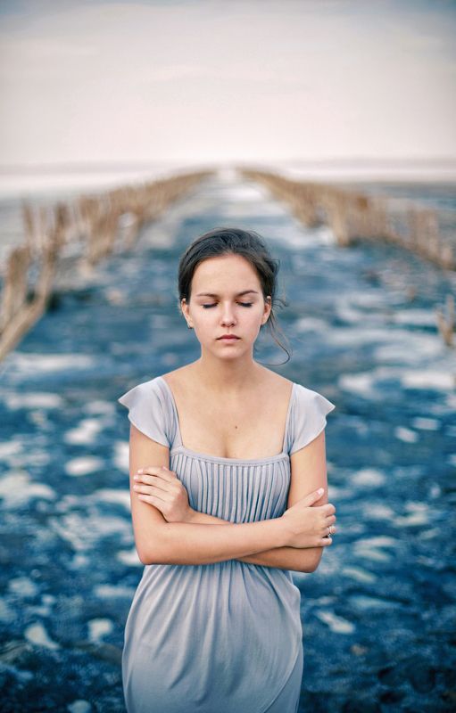 холод, сини, девушка, портрет, арт, руки Холодphoto preview