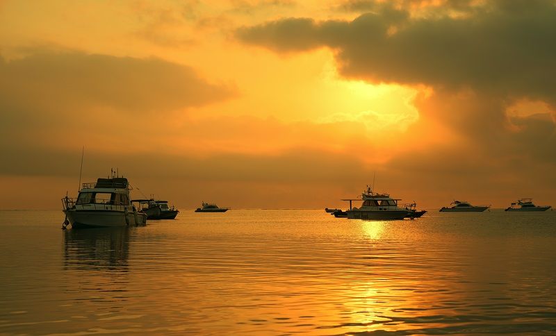 dawn, sunrise, shore, sea, ocean, sky, horizon, boat, color, light, reflection, landscape, nature, morning, bright Bright morning фото превью