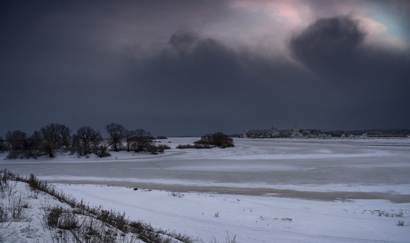 великий новгород, юрьев монастырь, волхов, сиверсов канал, рюриково городище Зимний Волховphoto preview