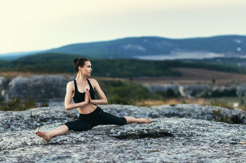 йог, йога, девушка, скалы, закат, люди, портрет, упражнение, природа Йогphoto preview