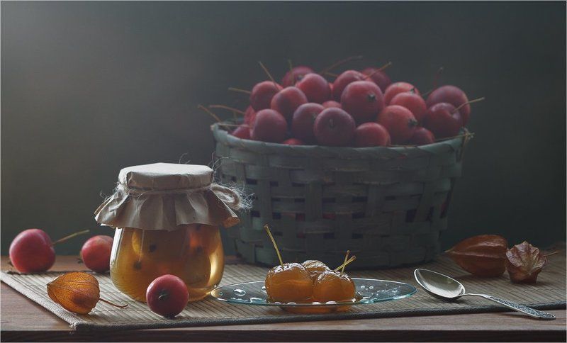натюрморт, яблоки, варенье, контровый свет, осень, урожай, банка, корзина, красный, желтый, зеленый Про яблочное вареньеphoto preview