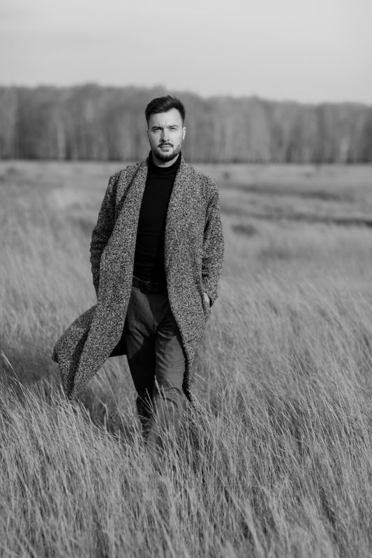 Саша за городомphoto preview