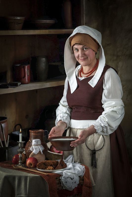Женщина, молоко, свеча, пирог, ренессанс, старина, реконструкция костюма. Miri and milkphoto preview