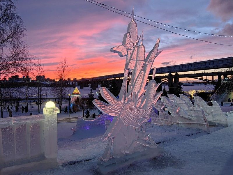 ледовая скульптура,закат,новосибирск,город,вечер Яркий зактphoto preview