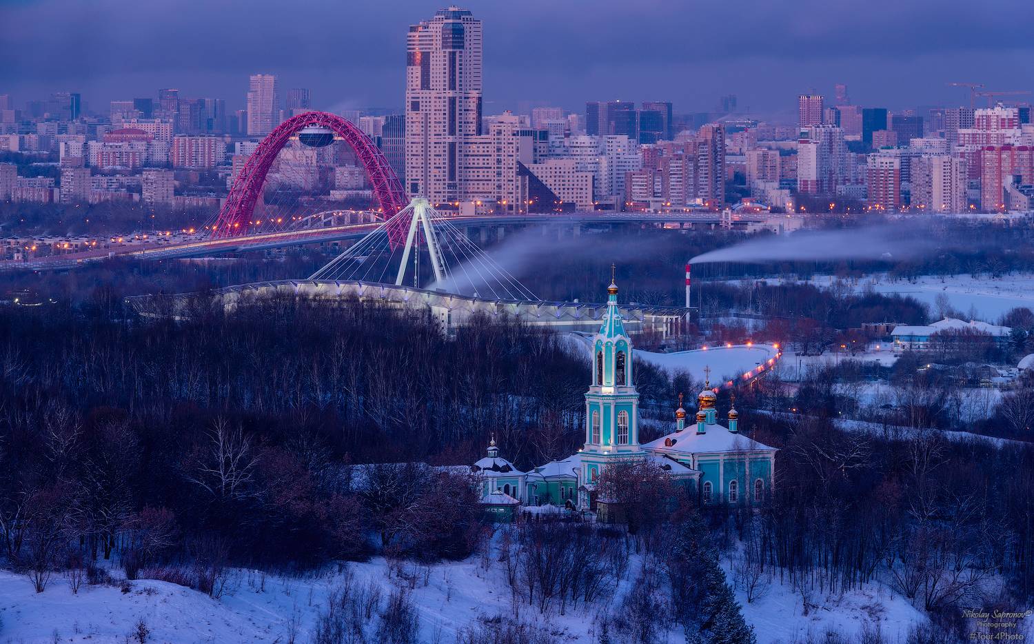 крылатское, москва, крылатские холмы, велотрек, храм в крылатском, храм рождества богородицы, живописный мост, вечерняя москва, сумерки, вечер, городской пейзаж, ледовый дворец, гребной канал, Николай Сапронов