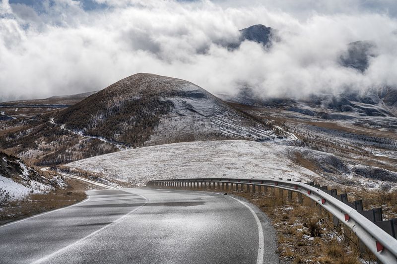 Облака, дорога, горы Дорога в облакаphoto preview