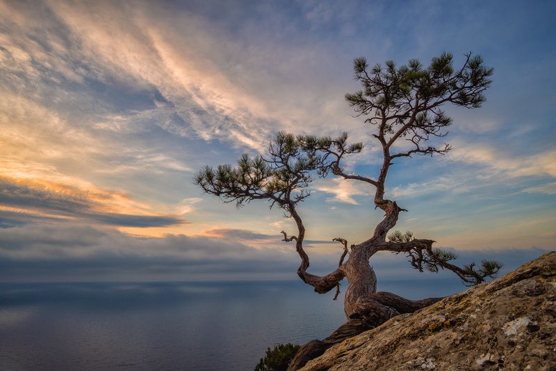 Рассвет на пике Космосphoto preview