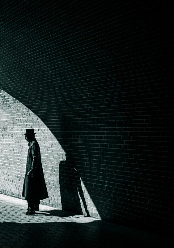 актер,улица,архитектура,тень Artistphoto preview