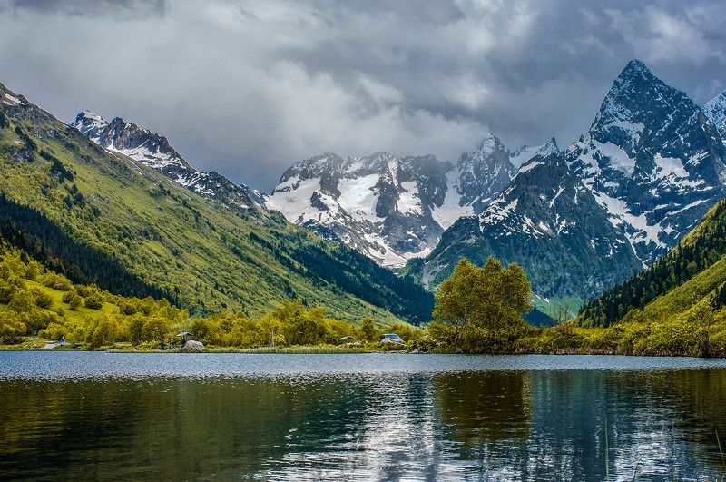 Кавказ, Форельное озеро, Гоначхир, Домбай, Карачаево-Черкесская Республика, КЧР Туманное форельное озеро в ущелье Гоначхирphoto preview