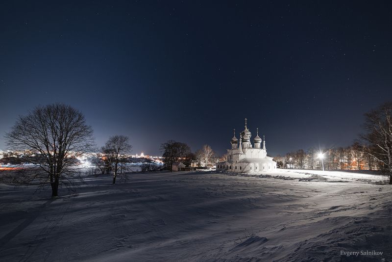 тутаев романов-борисоглебск крестовоздвиженский собор волга ночь Крестовоздвиженский собор под звёздами фото превью