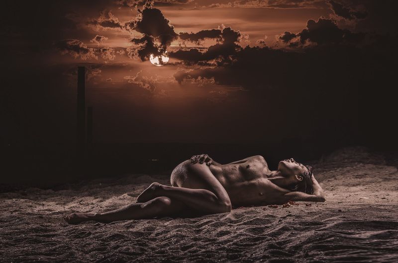 девушка на берегуphoto preview