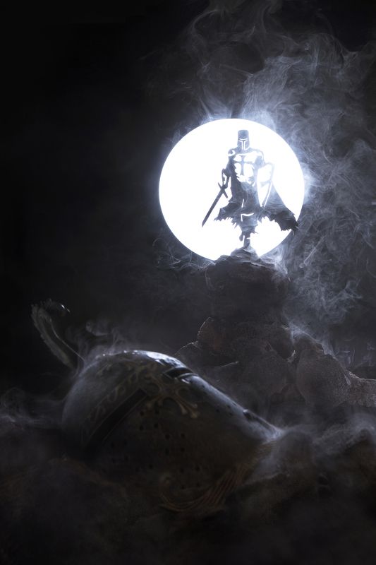 рыцарь, доспехи, шлем, старинный, винтаж, металл, постановка, фото, луна, ночь, дымка, оружие, схватка, баталия, битва, средневековье, доблесть, отвага, Мой Рыцарьphoto preview