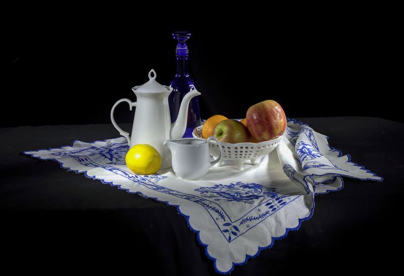 С белым кувшиномphoto preview