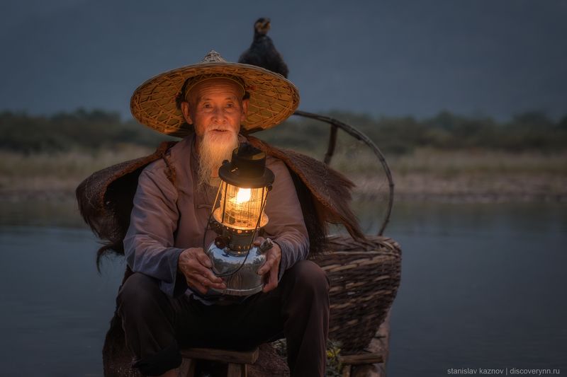 китай Рыбак с бакланами на реке Ли (Китай)photo preview