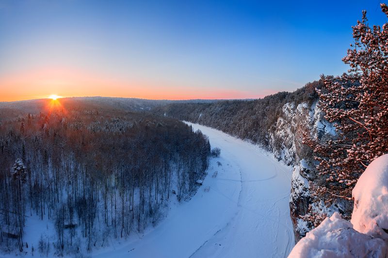 Закат на камне Омутной (р. Чусовая, средний Урал)photo preview