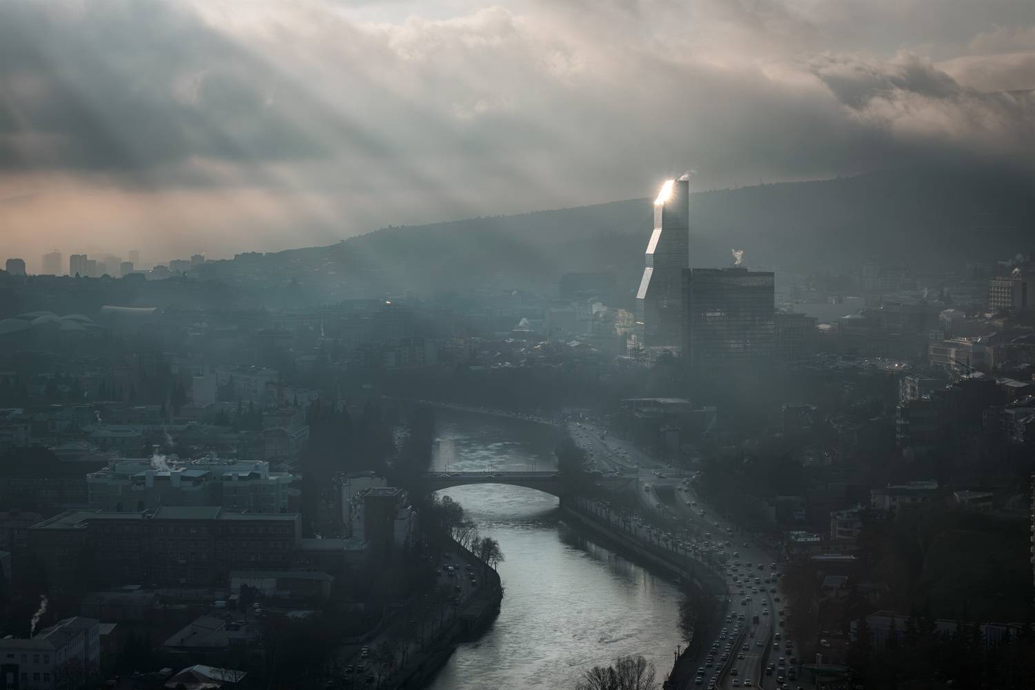 Tbilisi Misty Morning. Автор: Чиж Андрей tbilisi, city, sun, morning, clouds, rays, river, kura, bridge, traffic, skyscraper, winter, january, landscape, cityscape, scenery, travel, outdoors, georgia, sakartvelo, chizh, Чиж Андрей