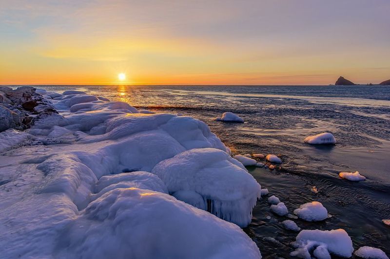 море, лед, зима, бухта рудная Ветреное зимнее утроphoto preview