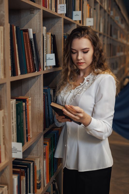 Портрет В библиотекеphoto preview