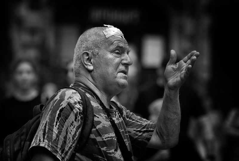 чб фото, уличный мужской портрет, городские картинки Люди в Городеphoto preview