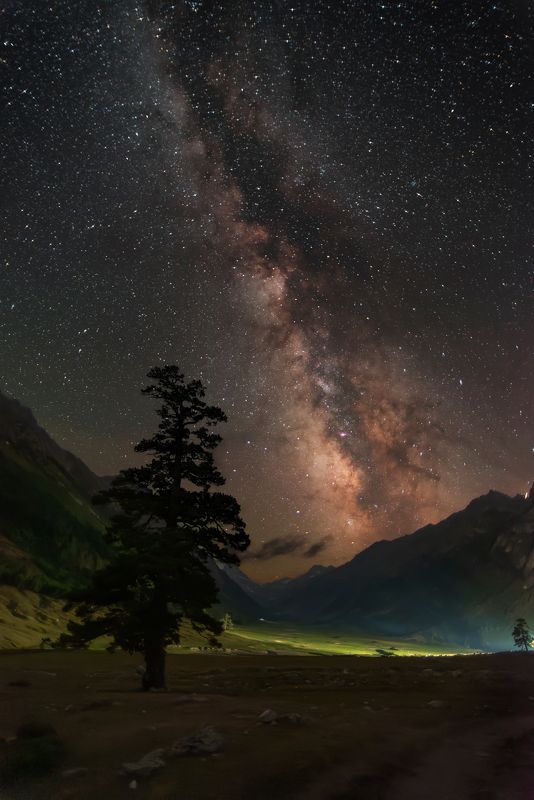 ночь, млечный путь, звездное небо, milky way, night, starry sky Одинокая сосна в Марухском ущельеphoto preview