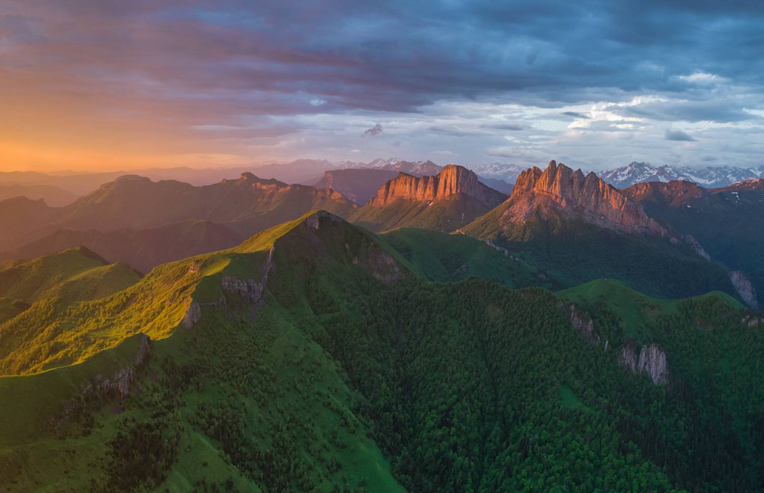 Про драконов. Автор: Мысливцев Николай западный кавказ, природный парк, большой тхач, ачешбок, чёртовы ворота, рассвет, коптер, Мысливцев Николай