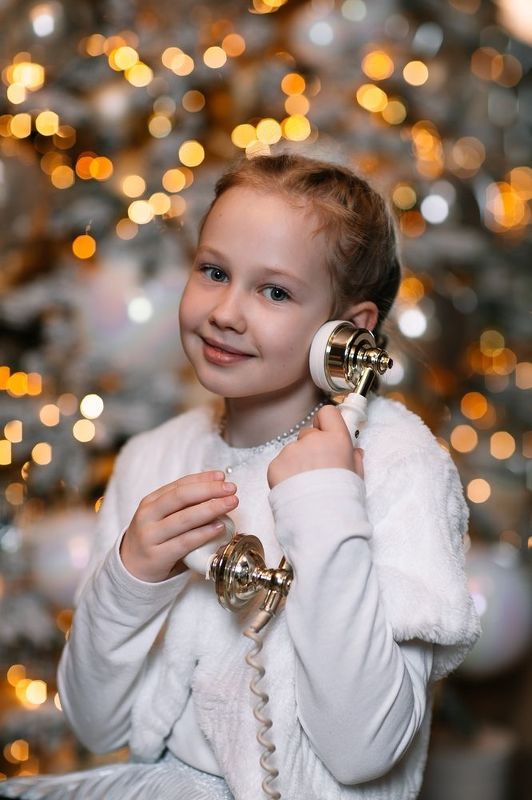 Золотце с телефономphoto preview