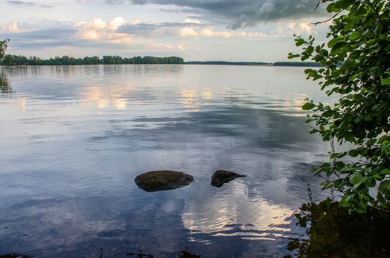 озеро пейзаж путешествия Озеро перед грозойphoto preview