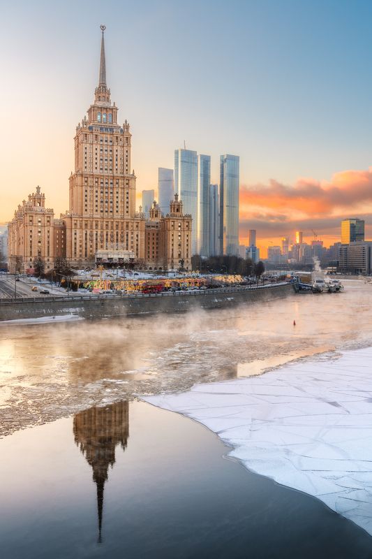 москва, закат, гостиница украина, radisson, набережная, москва река, сити, на закате, мороз, лед, город, пар photo preview