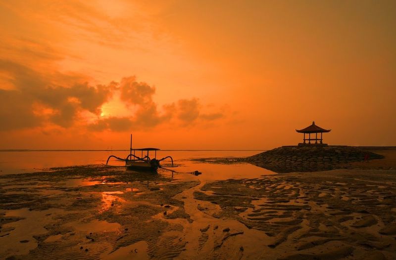 morning, dawn, sunrise, sky, sun, light, shore, boat, ocean, sea, landscape, horizon Orange morning фото превью