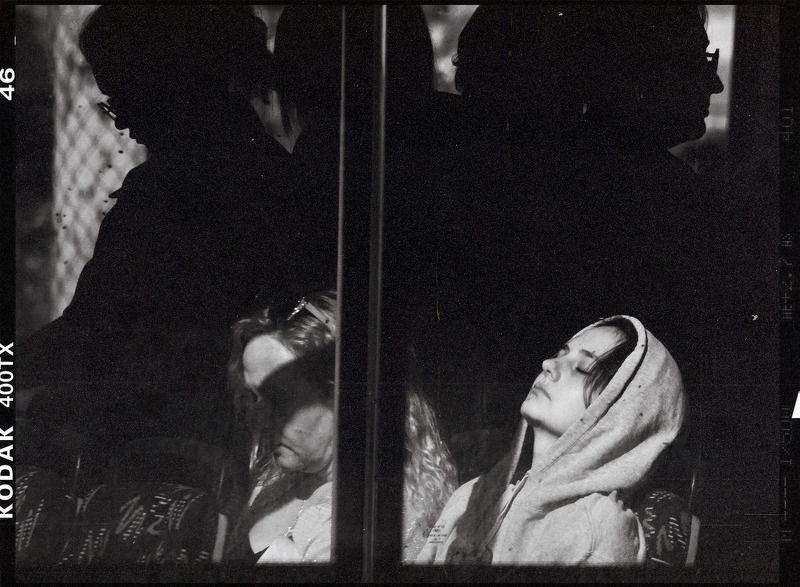 девушка, сон, лето, стрит фото, репортаж, чб, черно белое фото, черно белое, монохром, транспорт Сон в летний деньphoto preview