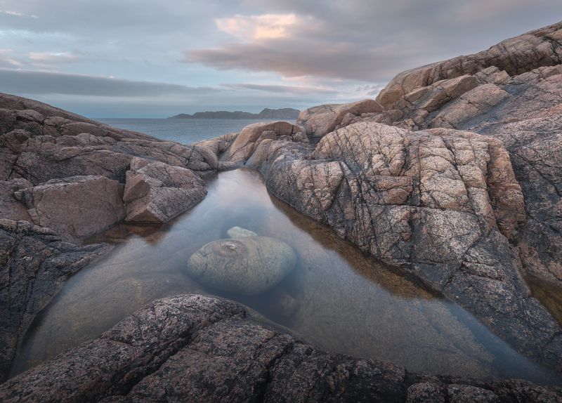 кольский полуостров, териберка, баренцево море На берегу Баренцева моря.photo preview