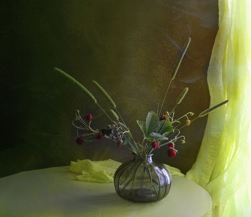 натюрморт,композиция,свет,лето,букет,земляника ***photo preview