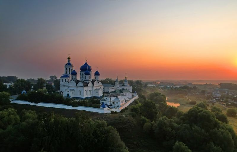 Боголюбово на рассветеphoto preview