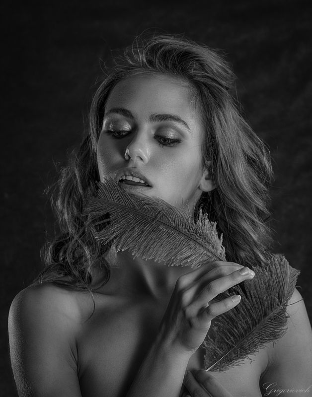 девушка. портрет. красота. глаза. перо, взгляд. Ольга фото превью