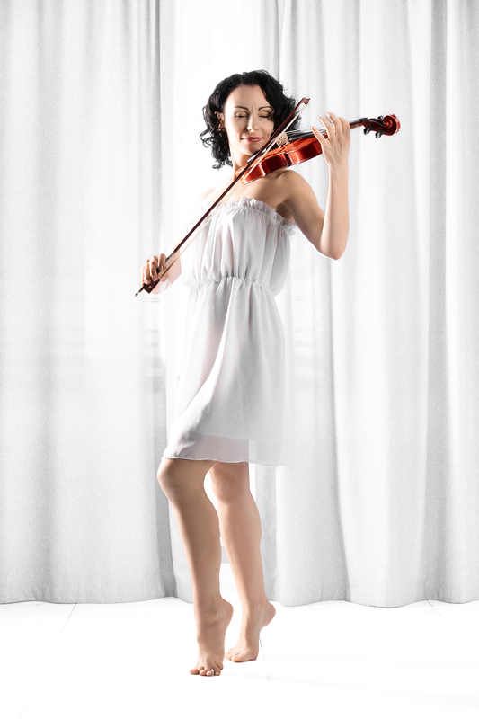 violin, girl, white background, portrait violinistphoto preview