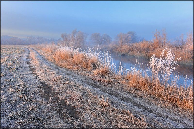 Дорога вдоль рекиphoto preview