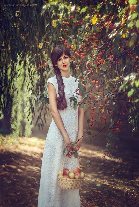 Девушка, Осень, Яблоки ...photo preview