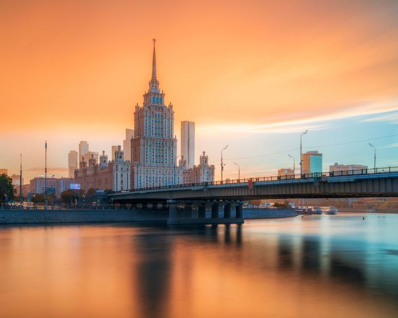 москва, закат, Москва река, гостиница Украина, редиссон, radisson, золотой закат, длинная выдержка, закат на москве реке, закатное небо, оранжевое Золотой закатphoto preview