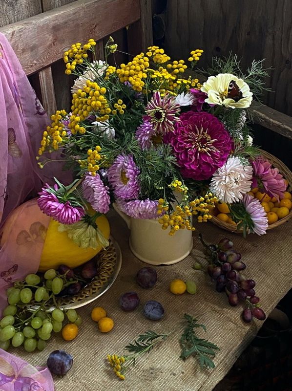 Цветы и фруктыphoto preview