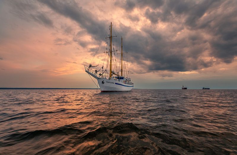 Двухмачтовая шхуна - Юный Балтиец. фото превью