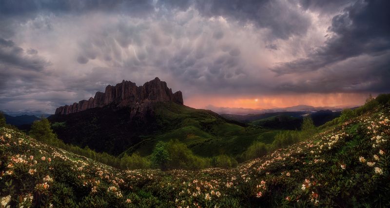 большой тхач, облака мамматусы. «Мамматусы» над Большим Тхачем.photo preview