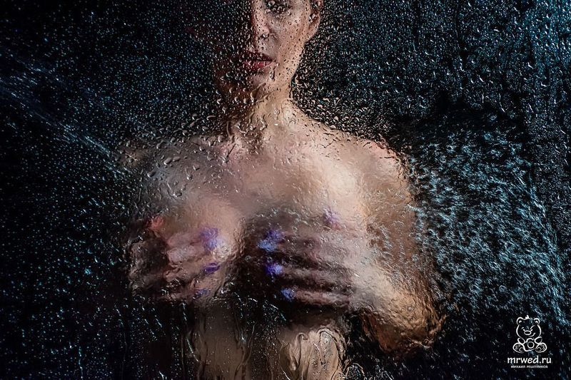 капли, стекло, душ, руки капелькиphoto preview