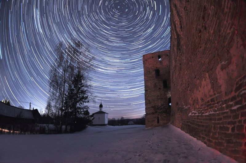 пейзаж, зима,ночь,псковская обл,звёзды, небо,крепость , мороз,изборск,часовня Звёздная карусель.photo preview
