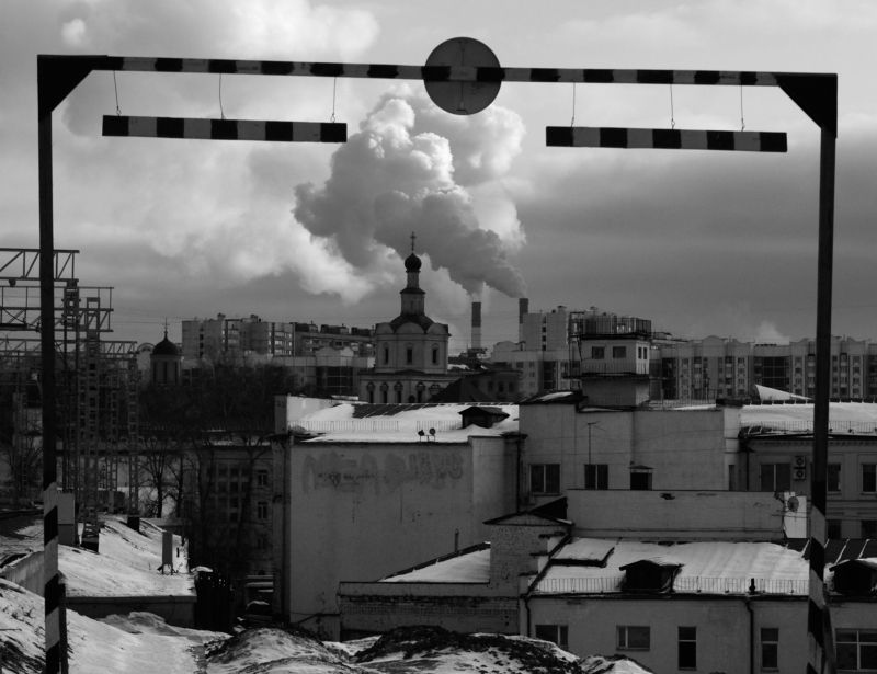 ограничение высоты, дым, крыши, церковь, ж/д пути, знак Ограничение высотыphoto preview