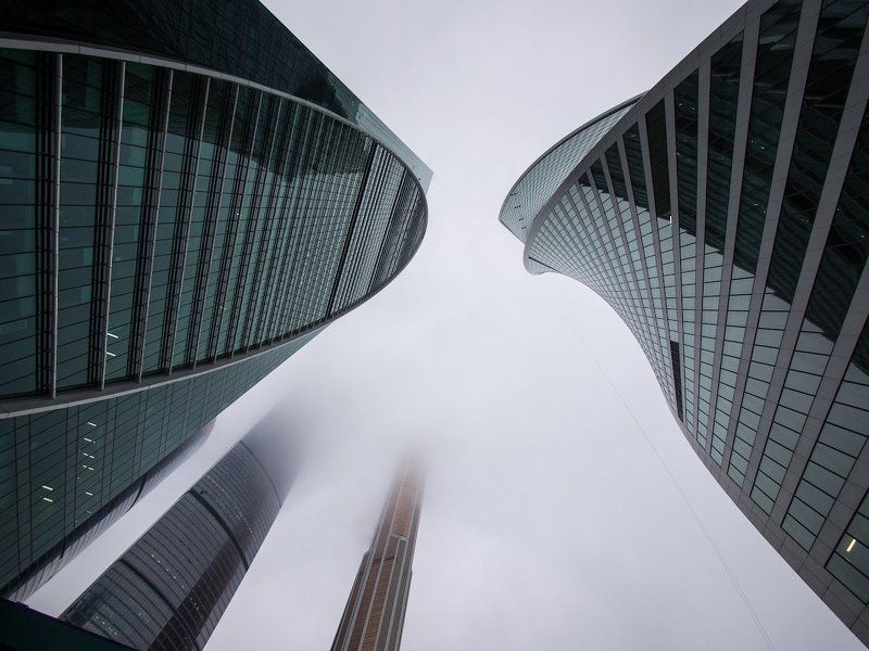 Запутались в облаках. Сити. Сегодня утромphoto preview